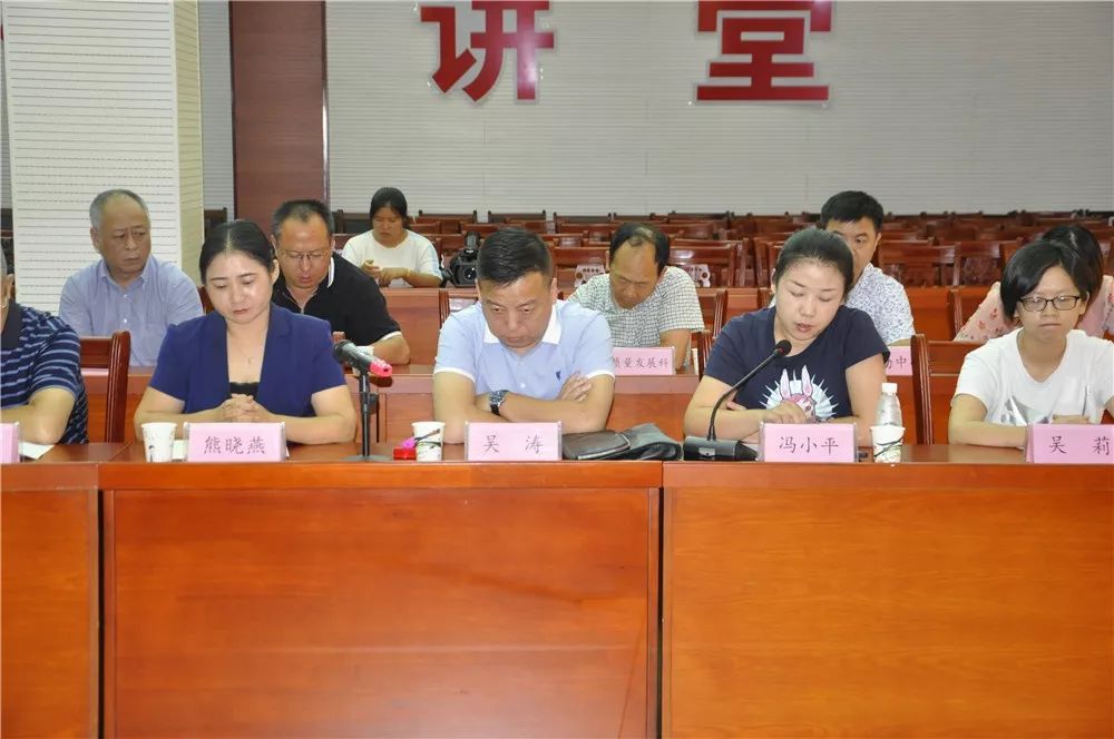 >>正文 徐亚明就目前市局创文工作进展情况做了汇报,对存在的问题做了